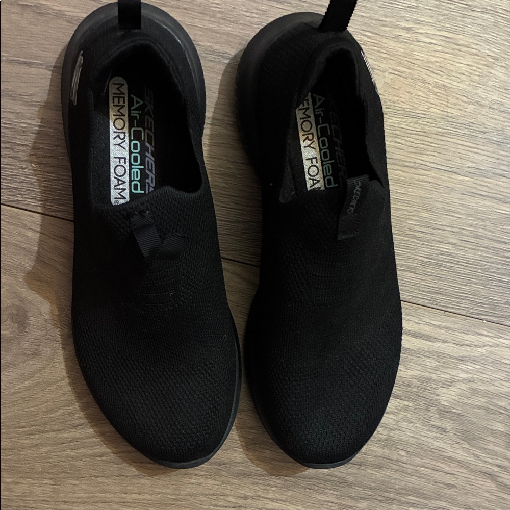 Skechers Black Air-Cooled Memory Foam Shoes Never Worn